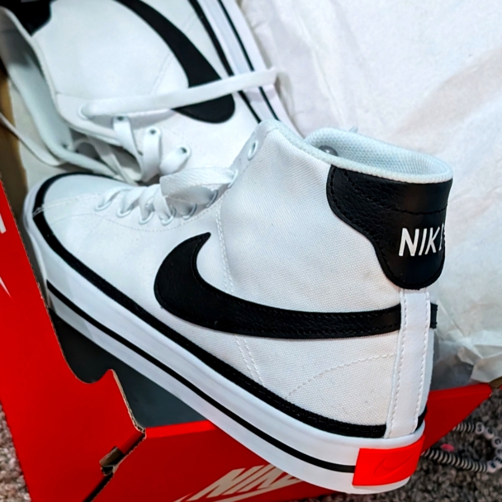 Nike WOMENS COURT LEGACY MID SNEAKER size 10 M White New in Box